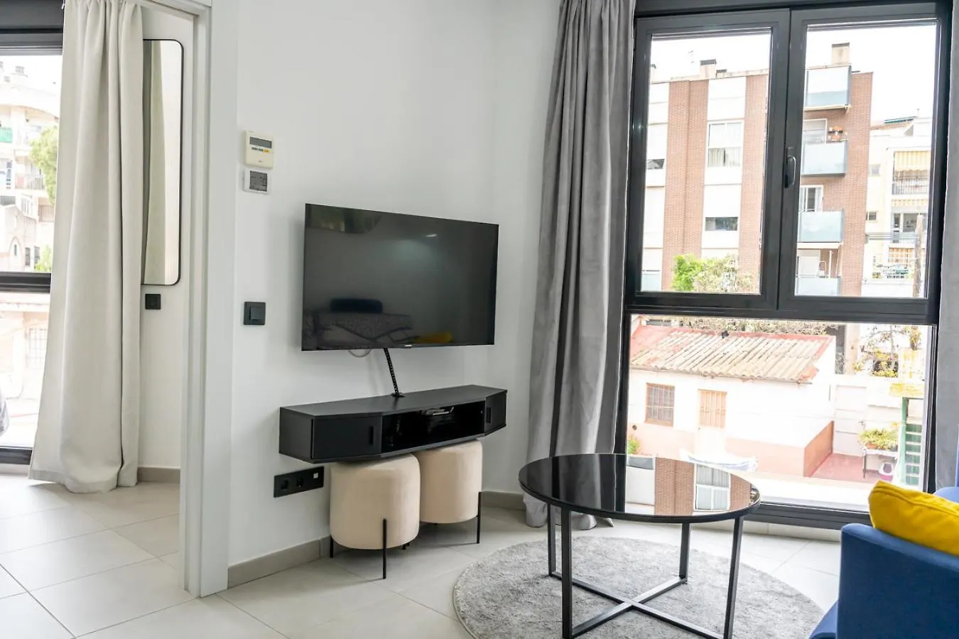 Modern Wave Escape Apartment With Private Parking And Rooftop Pool By Namaste Elite Torremolinos