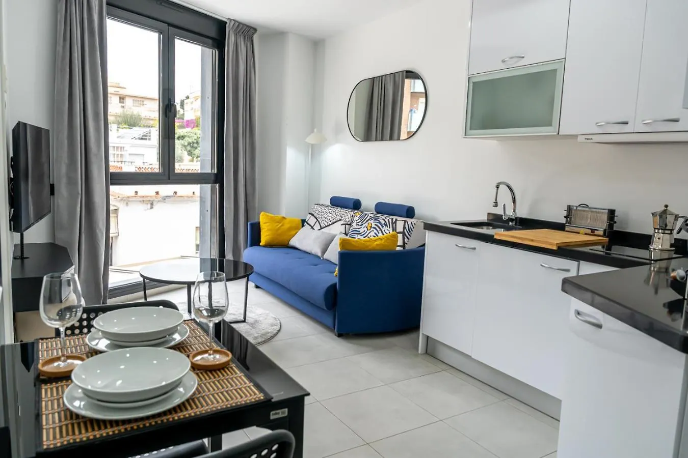 Modern Wave Escape Apartment With Private Parking And Rooftop Pool By Namaste Elite Torremolinos