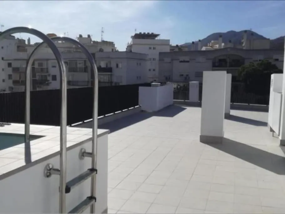 Modern Wave Escape Apartment With Private Parking And Rooftop Pool By Namaste Elite Torremolinos